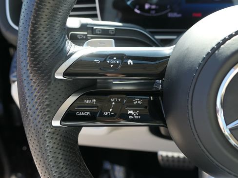 Used 2024 Mercedes-Benz GLS 580 4MATIC image 20