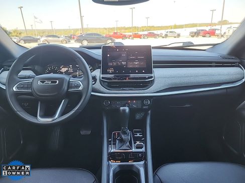 Used 2024 Jeep Compass Latitude image 20