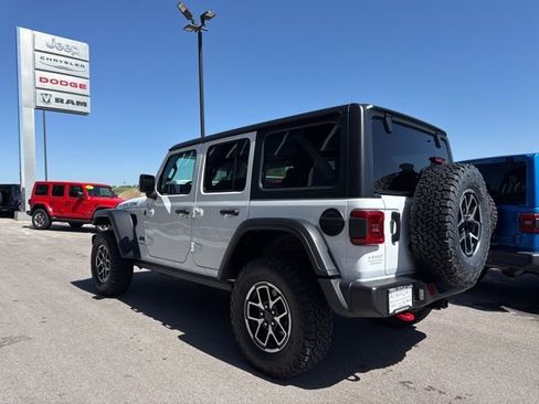 Used 2025 Jeep Wrangler Unlimited Rubicon w/ Convenience Group AWD/4WD image 5