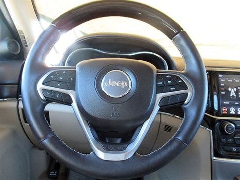 Used 2019 Jeep Grand Cherokee Overland AWD/4WD image 19