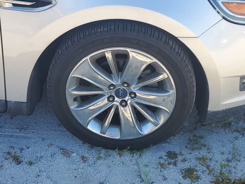 Used 2011 Ford Taurus Limited w/ 303A Rapid Spec Order Code image 4