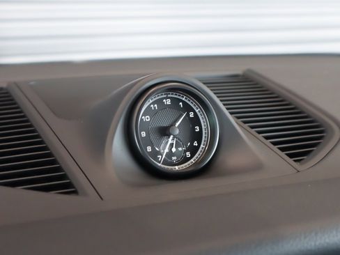 New 2026 Porsche Macan image 22