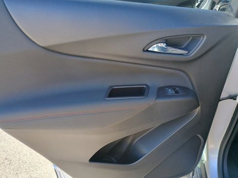 Used 2022 Chevrolet Equinox RS w/ Infotainment Package image 14