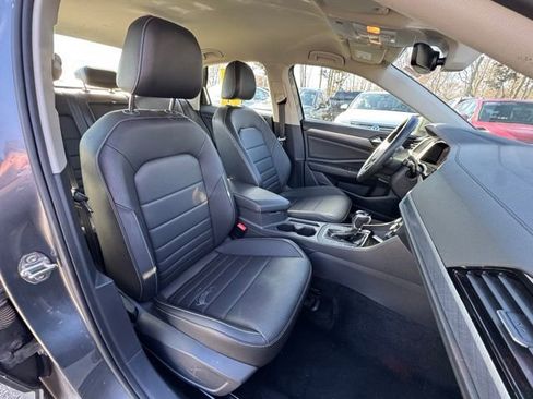 Certified 2024 Volkswagen Jetta SE FWD image 22