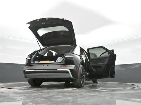 New 2025 Hyundai Ioniq 5 SE image 33