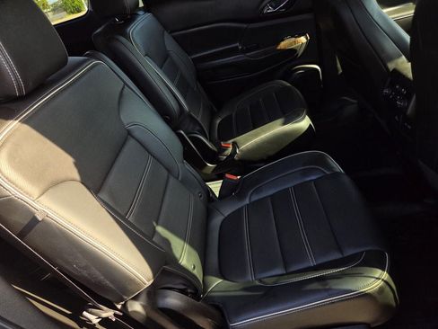 Certified 2023 GMC Acadia Denali w/ Denali Technology Package FWD image 11