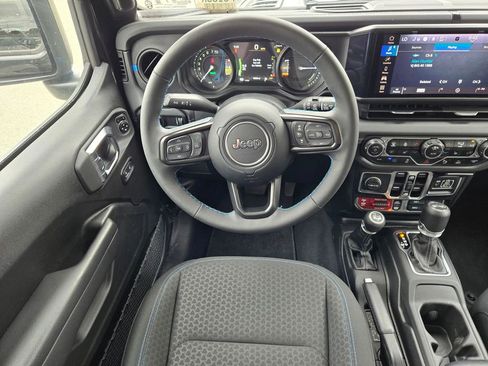 Used 2025 Jeep Wrangler Unlimited Rubicon 4xe w/ Safety Group AWD/4WD image 13