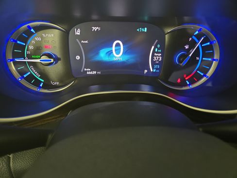 Used 2023 Chrysler Pacifica Limited FWD image 17