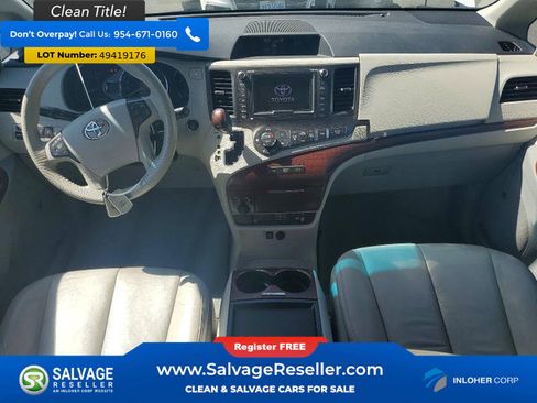 Used 2011 Toyota Sienna XLE w/ Premium Pkg image 11
