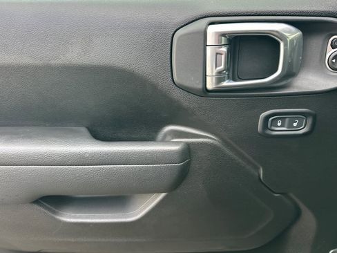 Used 2025 Jeep Wrangler Willys image 14