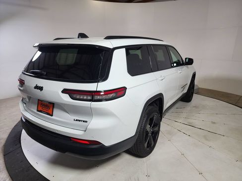 Certified 2025 Jeep Grand Cherokee L Limited w/ Black Appearance Package AWD/4WD image 8