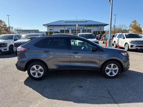 Certified 2022 Ford Edge SE image 4