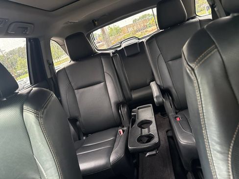 Used 2019 Toyota Highlander Limited Platinum FWD image 5