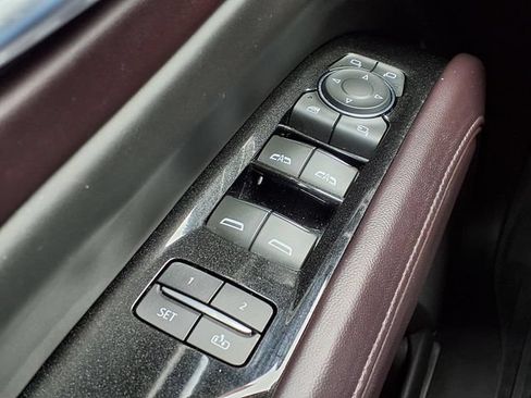 Used 2023 Cadillac Escalade ESV Sport Platinum w/ LPO, ONYX Package RWD image 17
