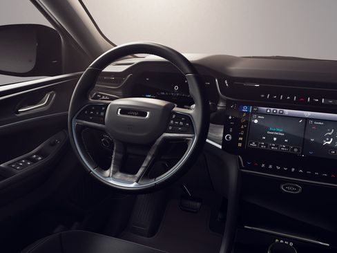 New 2026 Jeep Grand Cherokee Altitude RWD image 9