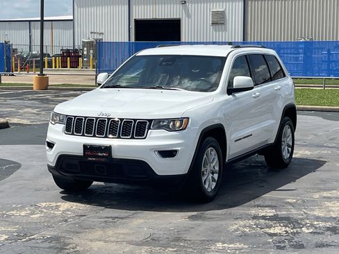 Used 2021 Jeep Grand Cherokee Laredo X RWD image 3