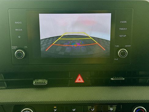 Used 2024 Kia Sportage LX image 21