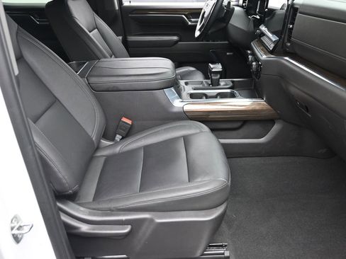 Used 2024 Chevrolet Silverado 1500 LT Trail Boss w/ LT Trail Boss Premium Package AWD/4WD image 9