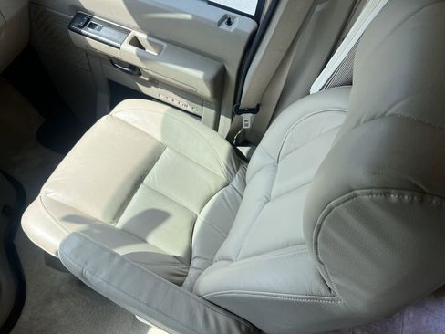 Used 2017 Ford E-450 and Econoline 450 Super Duty w/ Motorhome Prep Package RWD image 27