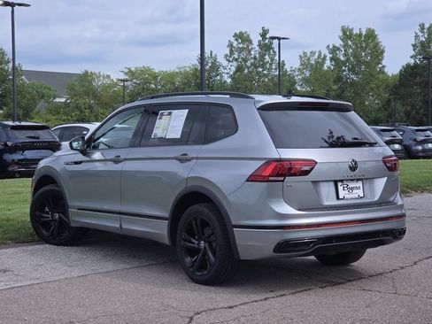 Used 2024 Volkswagen Tiguan SE R-Line AWD/4WD image 2