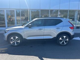 Certified 2025 Volvo XC40 B5 Plus AWD/4WD video 2