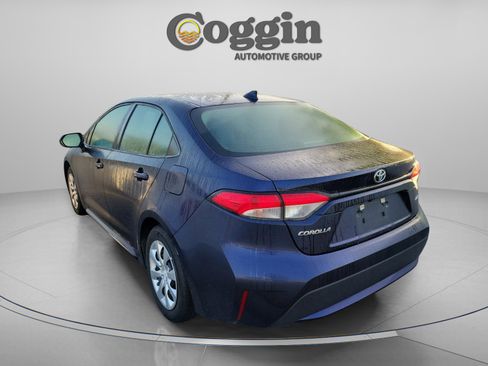 Used 2022 Toyota Corolla LE image 2