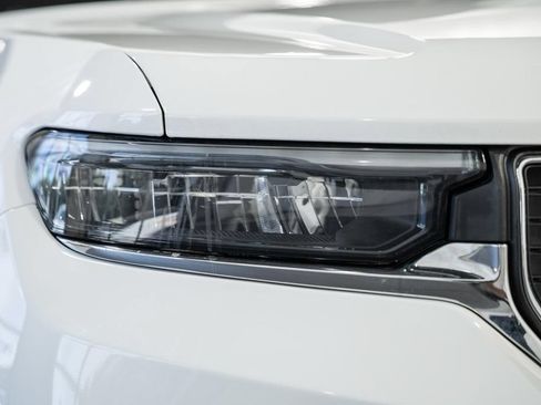 Certified 2023 Jeep Grand Cherokee Laredo AWD/4WD image 12