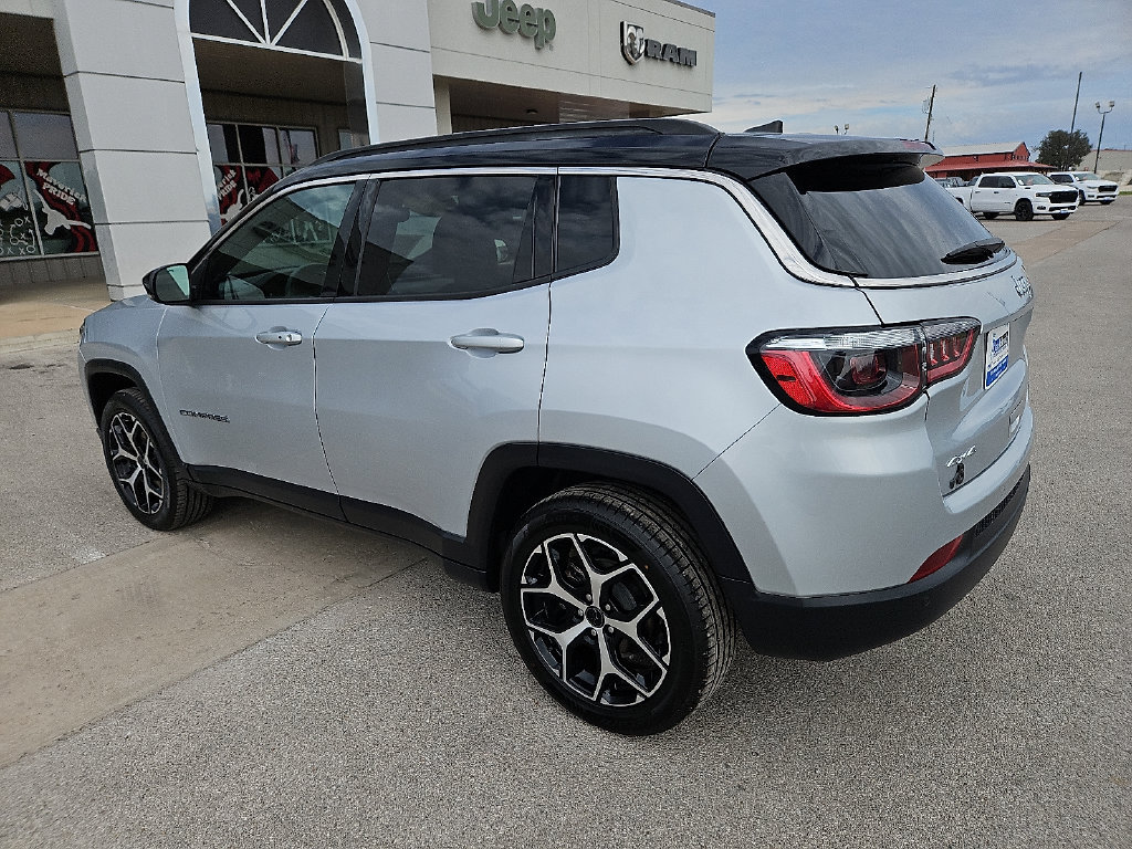 Used 2025 Jeep Compass Limited AWD/4WD image 4