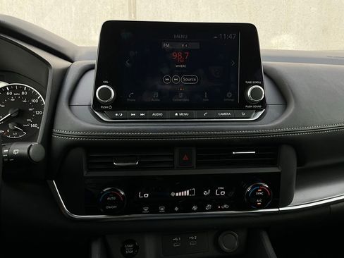 Used 2025 Nissan Rogue SV image 27