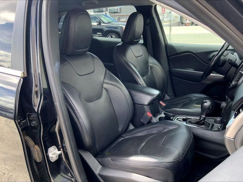 Used 2019 Jeep Cherokee Limited AWD/4WD image 12