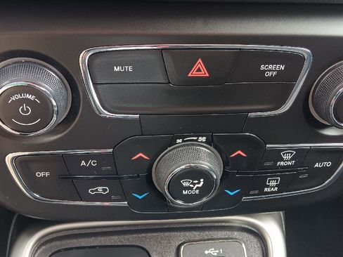 Used 2020 Jeep Compass Latitude image 19