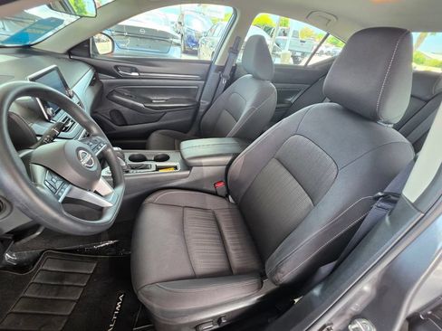 Used 2025 Nissan Altima 2.5 SV FWD image 13