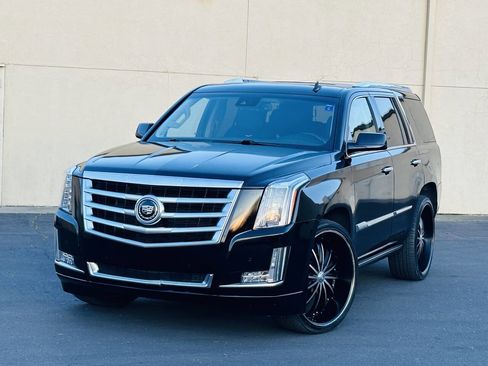 Used 2015 Cadillac Escalade Premium image 3