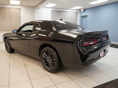 Used 2019 Dodge Challenger SXT w/ Driver Convenience Group image 9