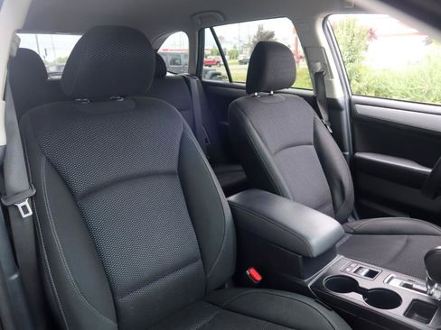 Used 2018 Subaru Outback 2.5i Premium AWD/4WD image 40