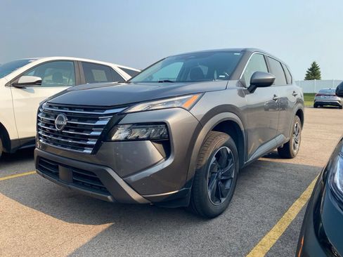 Used 2024 Nissan Rogue SV FWD image 16