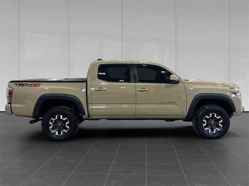 Used 2020 Toyota Tacoma TRD Off-Road w/ Technology Package image 6