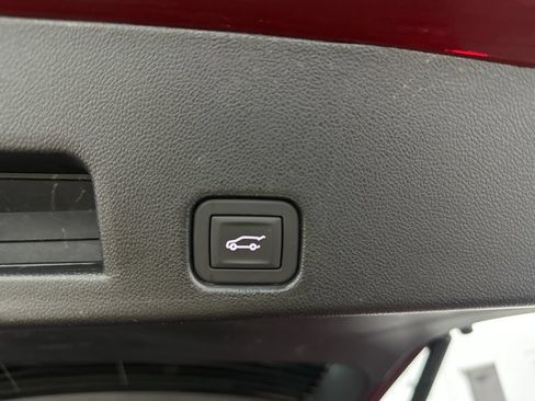 Used 2025 Chevrolet Traverse Z71 AWD/4WD image 35