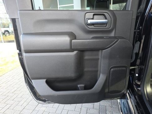 Used 2022 Chevrolet Silverado 2500 Custom w/ Custom Value Package image 16