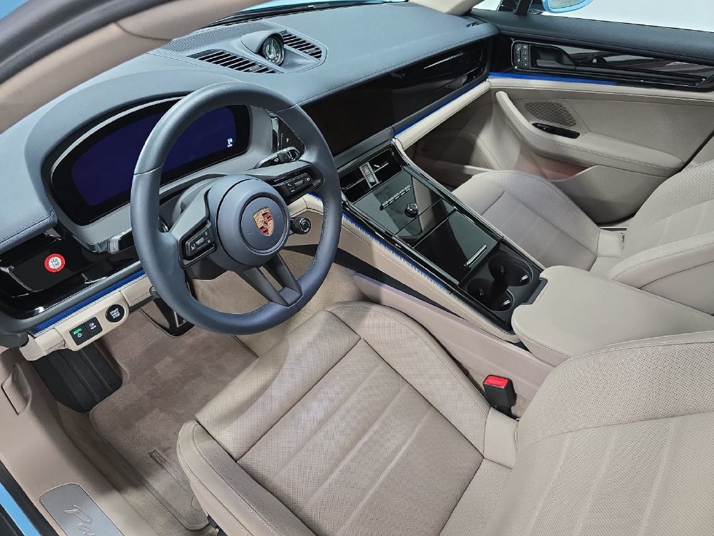 Certified 2026 Porsche Panamera 4 E-Hybrid AWD/4WD image 4