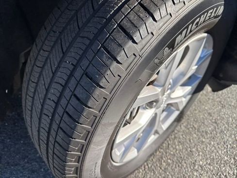 Certified 2023 Jeep Grand Cherokee Limited w/ Luxury Tech Group II image 7