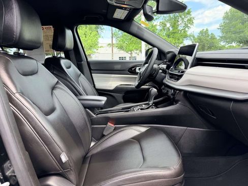 Used 2025 Jeep Compass Limited image 12