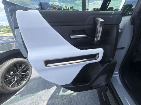 Used 2025 GMC Hummer EV 3X AWD/4WD image 12