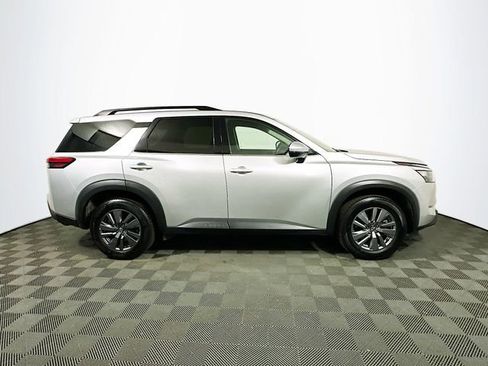 Used 2024 Nissan Pathfinder SV image 9