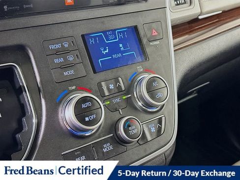 Used 2017 Toyota Sienna Limited Premium image 17