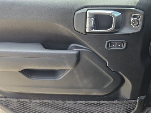 New 2025 Jeep Gladiator Rubicon w/ Convenience Group image 24