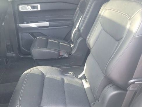 Used 2023 Ford Explorer Limited w/ Limited Technology Package image 9