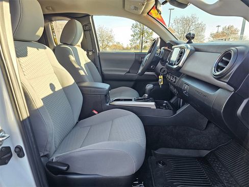 Used 2022 Toyota Tacoma SR5 w/ SR5 Appearance Package (SM) image 41