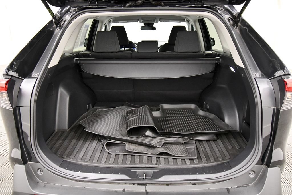 Used 2022 Toyota RAV4 LE AWD/4WD image 7