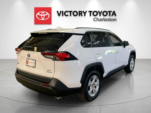 Used 2019 Toyota RAV4 XLE AWD/4WD image 7